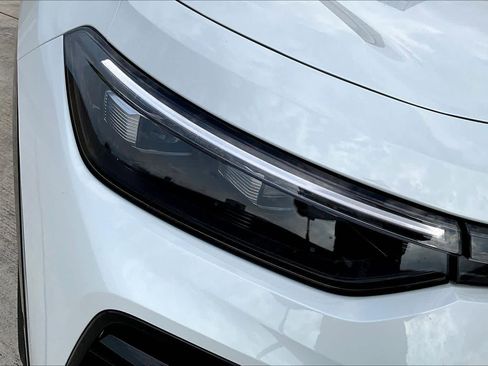 New 2026 Volkswagen Tiguan SE R-Line FWD image 13