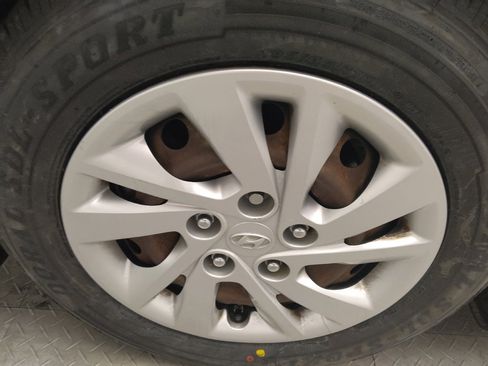 Used 2019 Hyundai Elantra SE w/ Winter Weather Package image 31