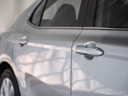 Used 2021 Toyota Camry LE image 12