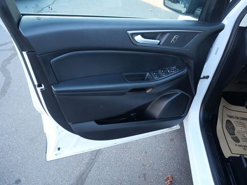 Used 2021 Ford Edge SE image 17