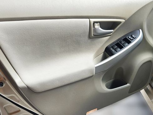 Used 2011 Toyota Prius Five image 8