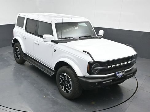 New 2025 Ford Bronco Outer Banks image 9