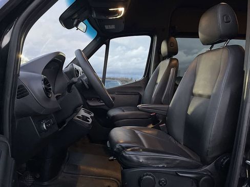 Used 2019 Mercedes-Benz Sprinter 2500 image 23