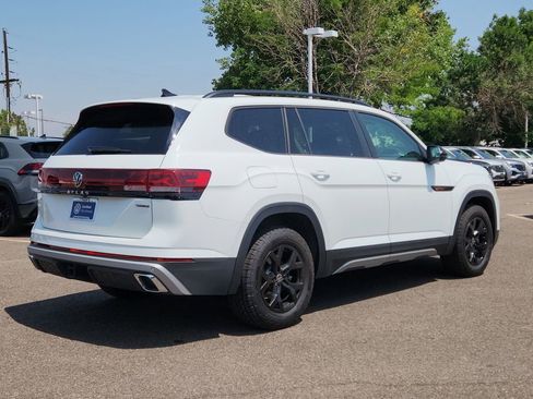 Used 2025 Volkswagen Atlas Peak Edition SE image 3