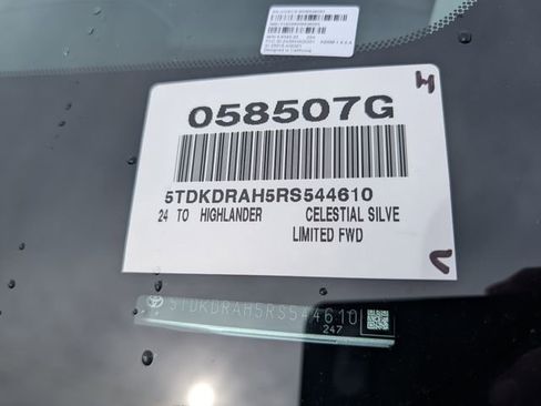 Used 2024 Toyota Highlander Limited FWD image 38