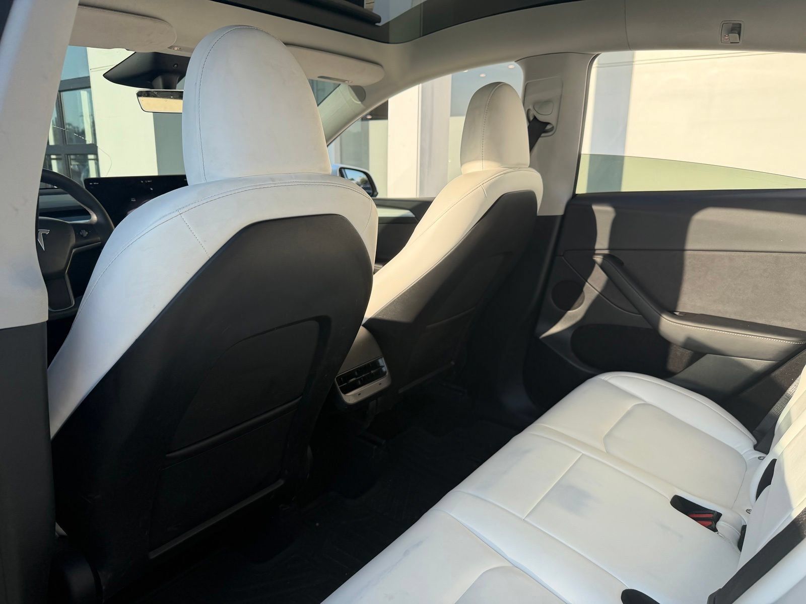 Used 2024 Tesla Model Y Long Range AWD/4WD image 16