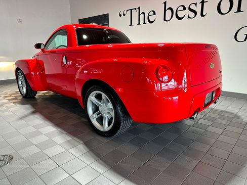 Used 2004 Chevrolet SSR w/ Preferred Equipment Group image 8