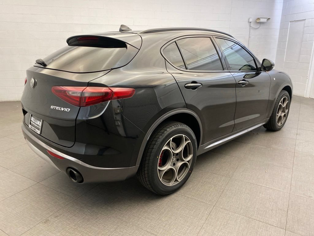 Used 2022 Alfa Romeo Stelvio Ti AWD/4WD image 6