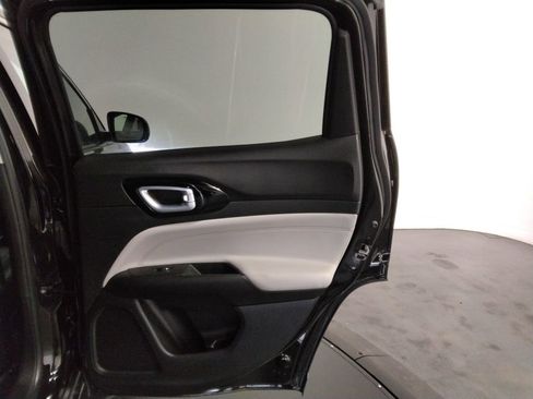 Used 2022 Jeep Compass Limited image 38