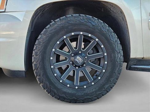 Used 2009 GMC Yukon Denali image 24