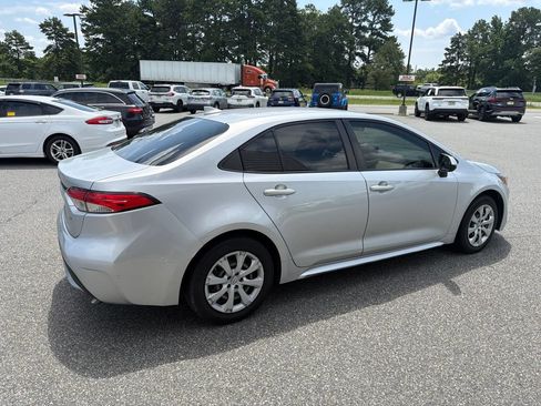 Used 2022 Toyota Corolla LE FWD image 10