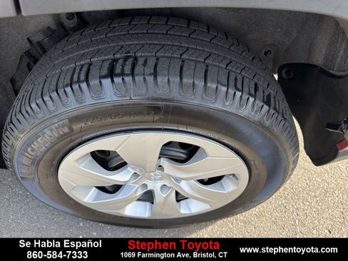 Used 2022 Toyota RAV4 LE image 11