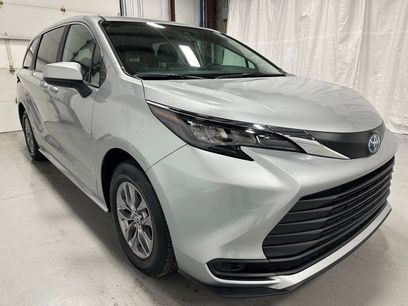 Used 2025 Toyota Sienna LE