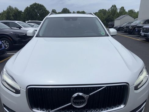 Used 2018 Volvo XC90 T5 Momentum w/ Convenience Package AWD/4WD image 4