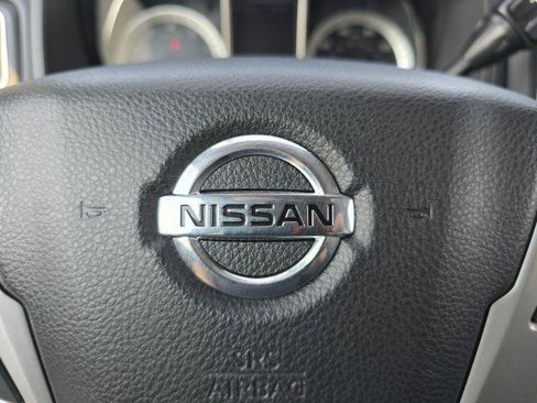 Used 2019 Nissan Titan S image 38