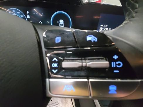 Certified 2025 Hyundai Elantra Limited FWD image 19