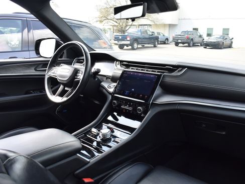 Used 2021 Jeep Grand Cherokee L Overland w/ Luxury Tech Group IV image 32