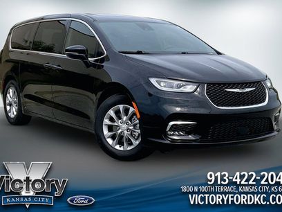Used 2026 Chrysler Pacifica Limited