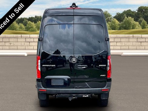 Used 2024 Mercedes-Benz Sprinter 2500 image 4