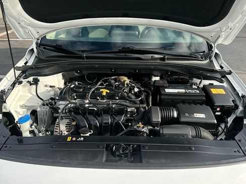 Used 2018 Hyundai Elantra GT image 27