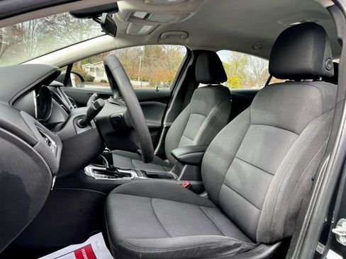 Used 2018 Chevrolet Cruze LT w/ Convenience Package image 14