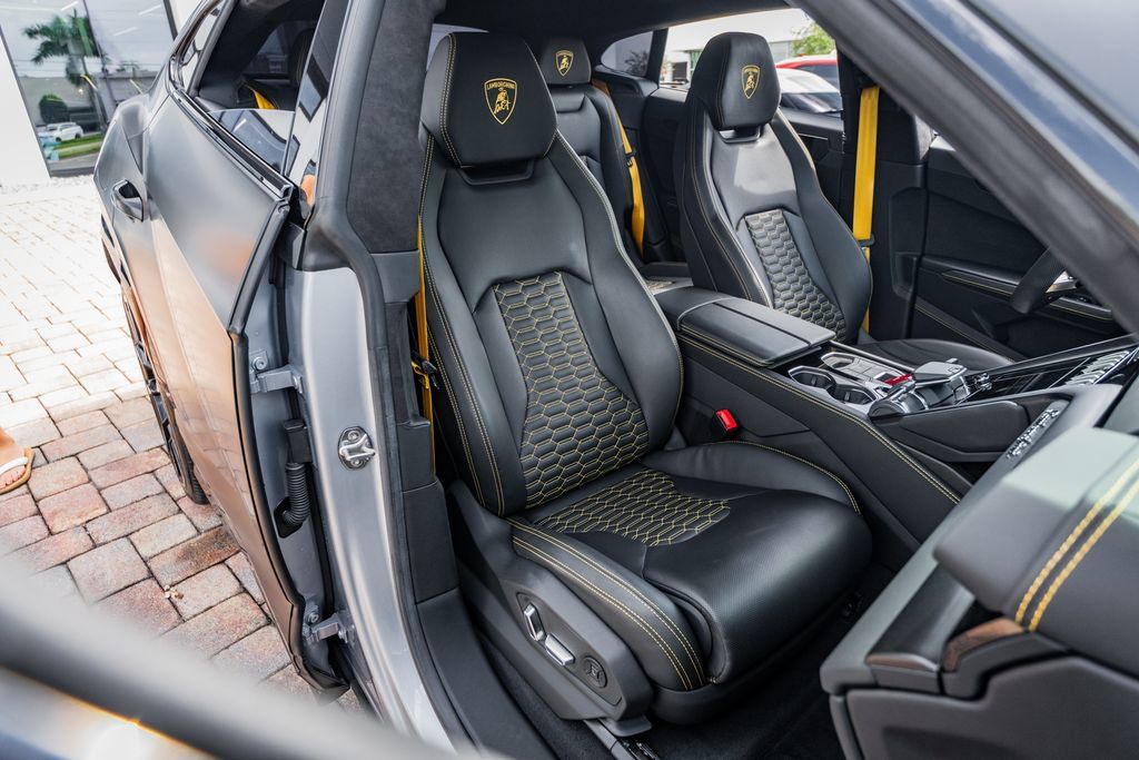 Used 2023 Lamborghini Urus S AWD/4WD image 34
