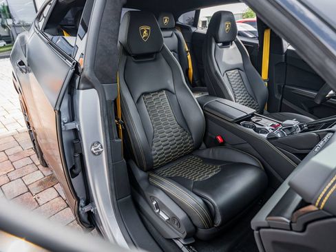 Used 2023 Lamborghini Urus S AWD/4WD image 34