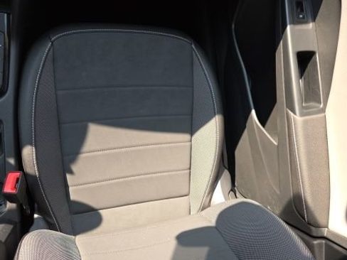 Used 2024 Volkswagen Taos SE image 19