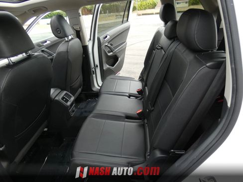 Used 2020 Volkswagen Tiguan SE w/ Panoramic Sunroof Package FWD image 45