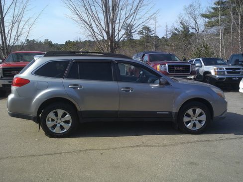 Used 2011 Subaru Outback 2.5i Premium image 4