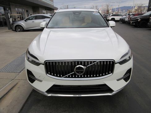Used 2023 Volvo XC60 T8 Ultimate image 15
