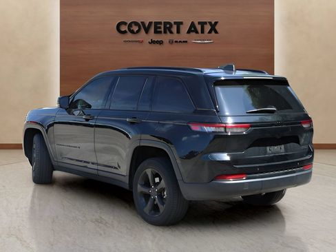 Used 2023 Jeep Grand Cherokee Limited w/ Black Appearance Package RWD image 3