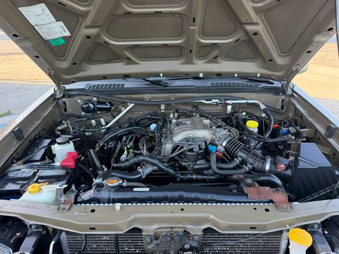 Used 2002 Nissan Frontier SE AWD/4WD image 23
