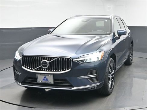 Used 2022 Volvo XC60 B5 Inscription w/ Climate Package image 3