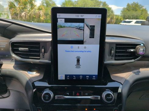 Used 2022 Ford Explorer Platinum w/ Equipment Group 601A AWD/4WD image 24