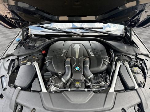 Used 2019 BMW 750i w/ Executive Package RWD image 18
