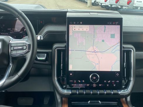 Used 2025 GMC Yukon XL Denali AWD/4WD image 26