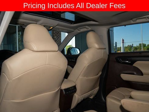 Used 2021 Toyota Highlander XLE FWD image 10