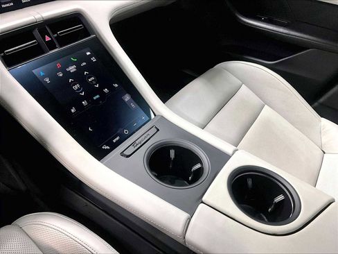 Used 2021 Porsche Taycan 4S w/ Premium Package image 20