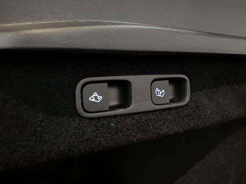 Used 2023 Tesla Model Y Performance image 78