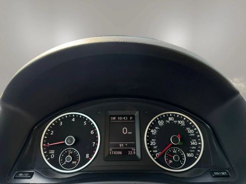 Used 2014 Volkswagen Tiguan S FWD image 18