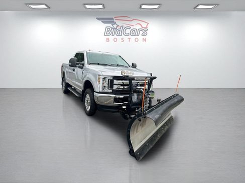 Used 2019 Ford F250 XLT w/ Snow Plow Prep Package AWD/4WD image 3