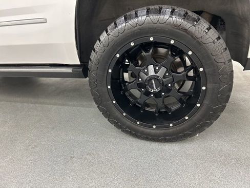 Used 2020 GMC Yukon Denali w/ Denali Premium Package image 30