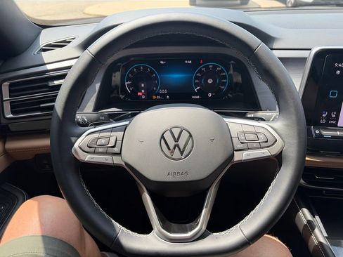 Certified 2024 Volkswagen Atlas Cross Sport SE w/ Panoramic Sunroof Package AWD/4WD image 16