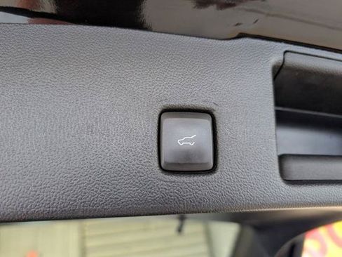 Certified 2024 Ford Escape Platinum AWD/4WD image 32