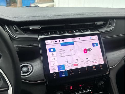 Used 2023 Jeep Grand Cherokee Limited image 32