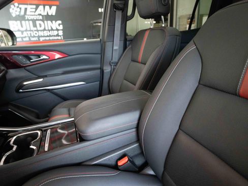 Used 2024 Chevrolet Traverse RS AWD/4WD image 10