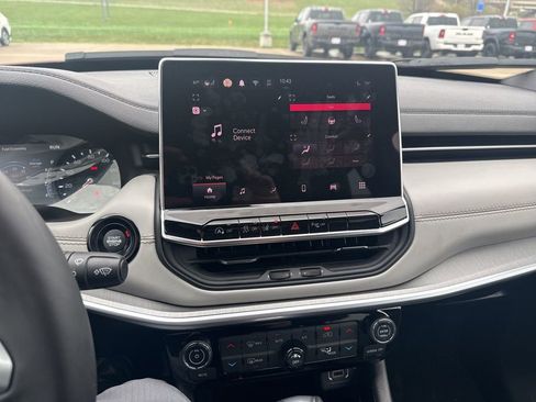 Used 2025 Jeep Compass Limited image 14