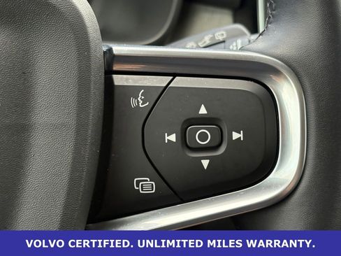 Certified 2025 Volvo XC40 B5 Plus AWD/4WD image 19