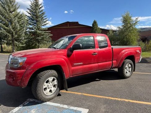 Used 2010 Toyota Tacoma 4x4 Access Cab V6 w/ TRD Off-Road Pkg image 9